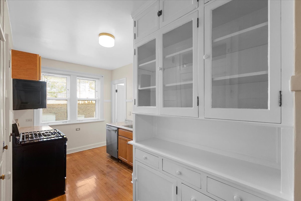 811 Dobson Street, Unit 1E Evanston, IL 60202 - Photo 8 of 17