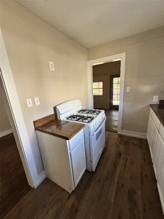 $995 | 425 3rd Street, Jasper, TX 75951