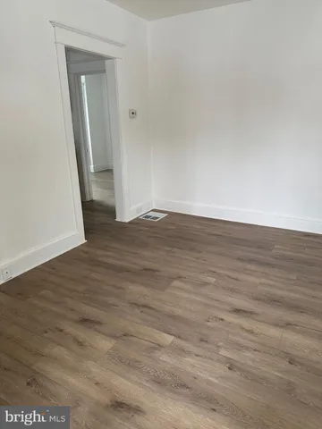 $1,300 | 11 West 2nd Avenue, Mantua, NJ 08051