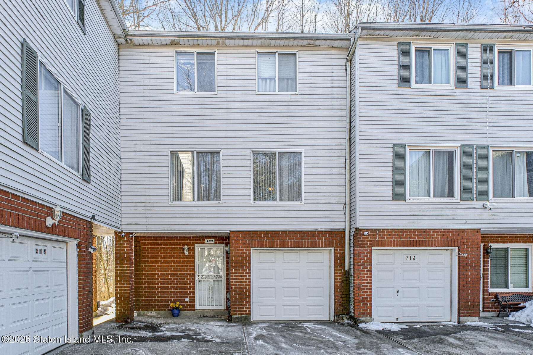 212 Ilyssa Way Staten Island, NY 10312 - Photo 1 of 21