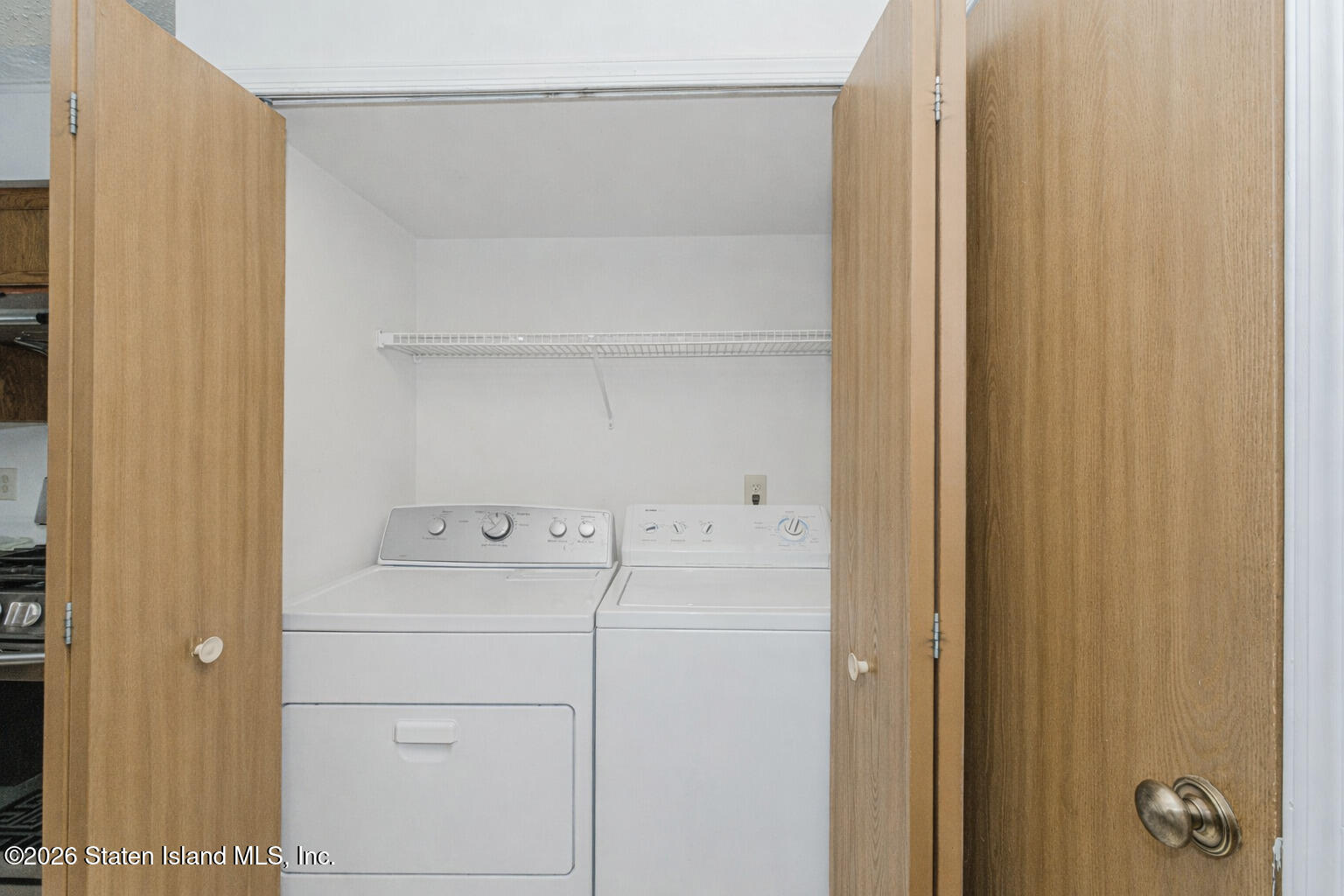 212 Ilyssa Way Staten Island, NY 10312 - Photo 8 of 21 a utility room with dryer and washer