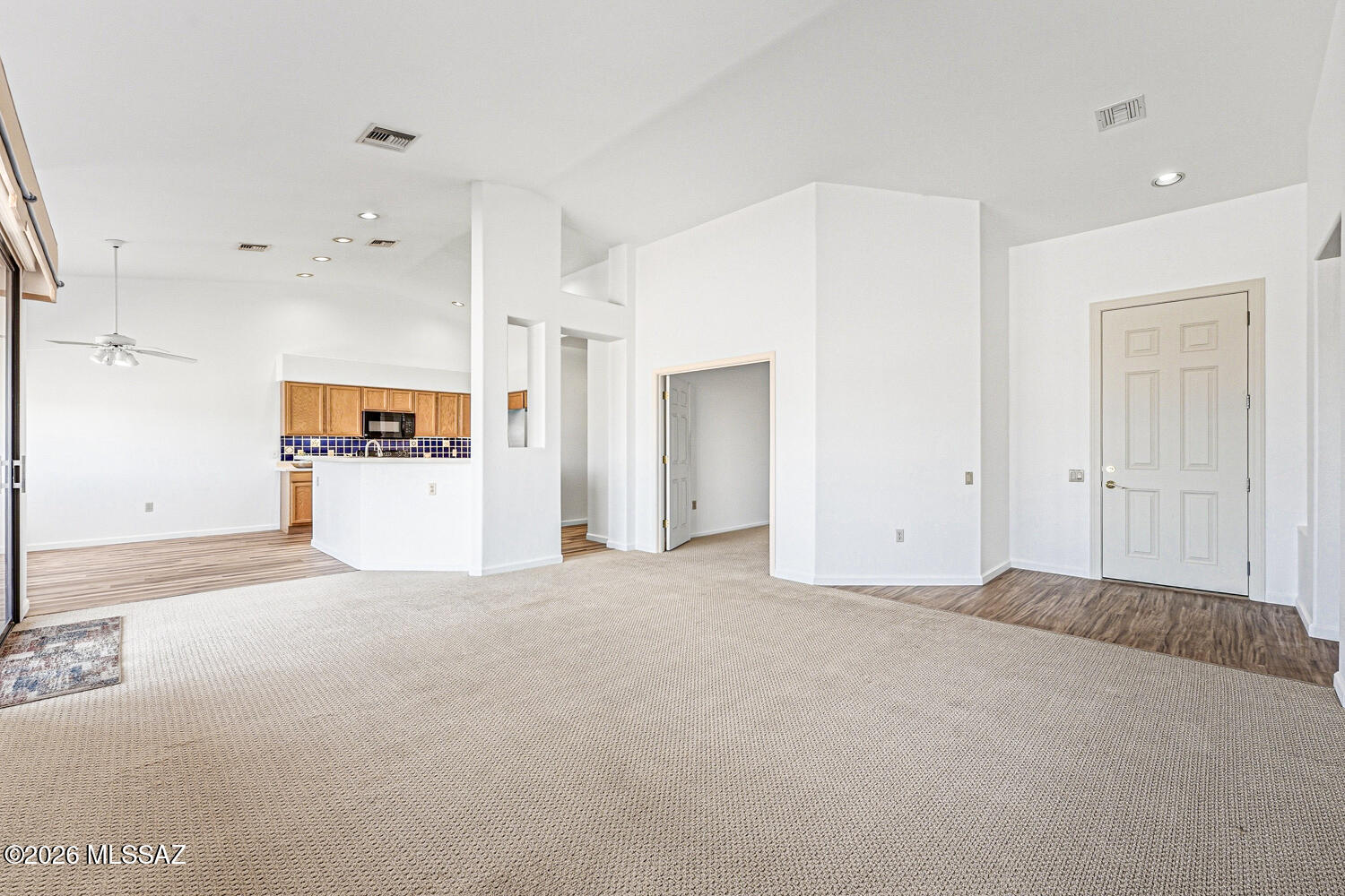 4901 South Meadow Ridge Drive Green Valley, AZ 85622 - Photo 6 of 51 Greatroom
