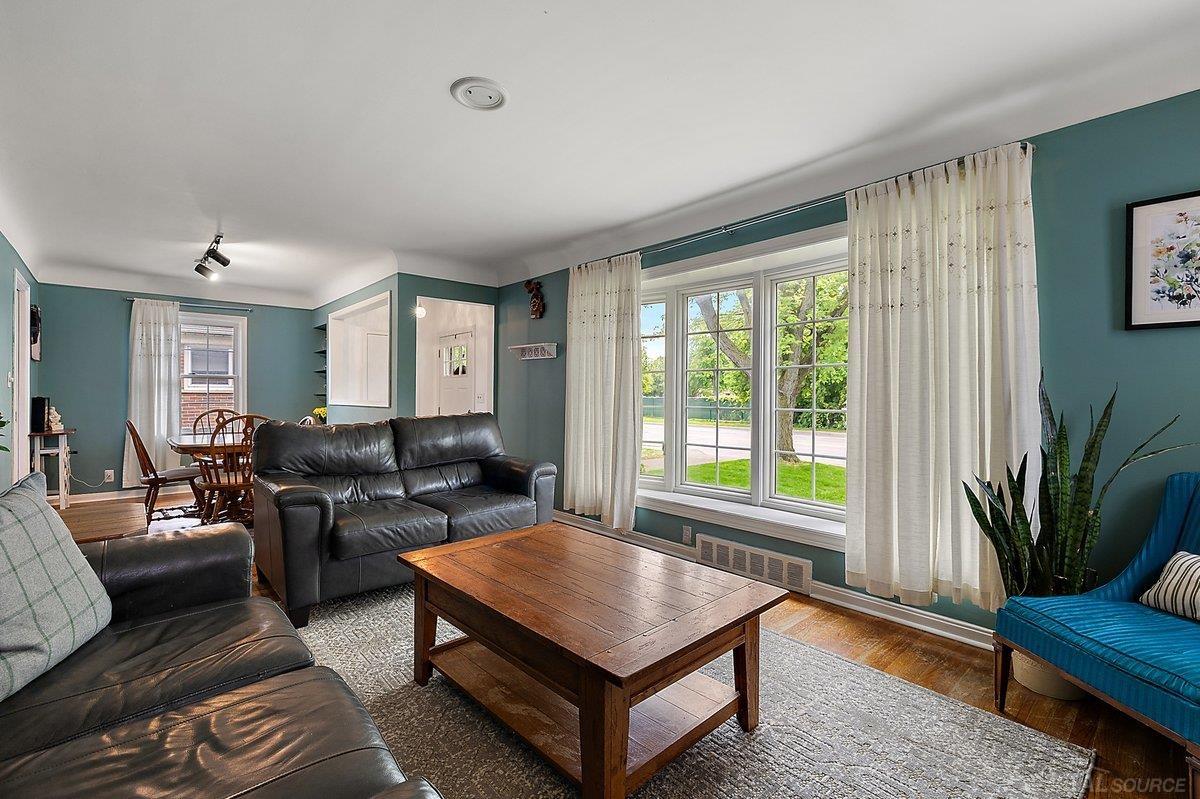 1084 Vernier Road Grosse Pointe, MI 48236 - Photo 6 of 32