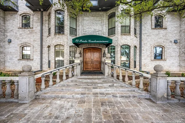 $374,900 | 100 West El Prado Drive, Unit 112, San Antonio, TX 78212