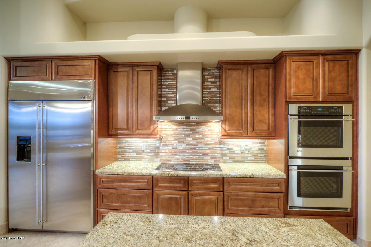 823 East Irvine Road Phoenix, AZ 85086 - Photo 19 of 45 Kitchen w/ Top of the Line Finishes