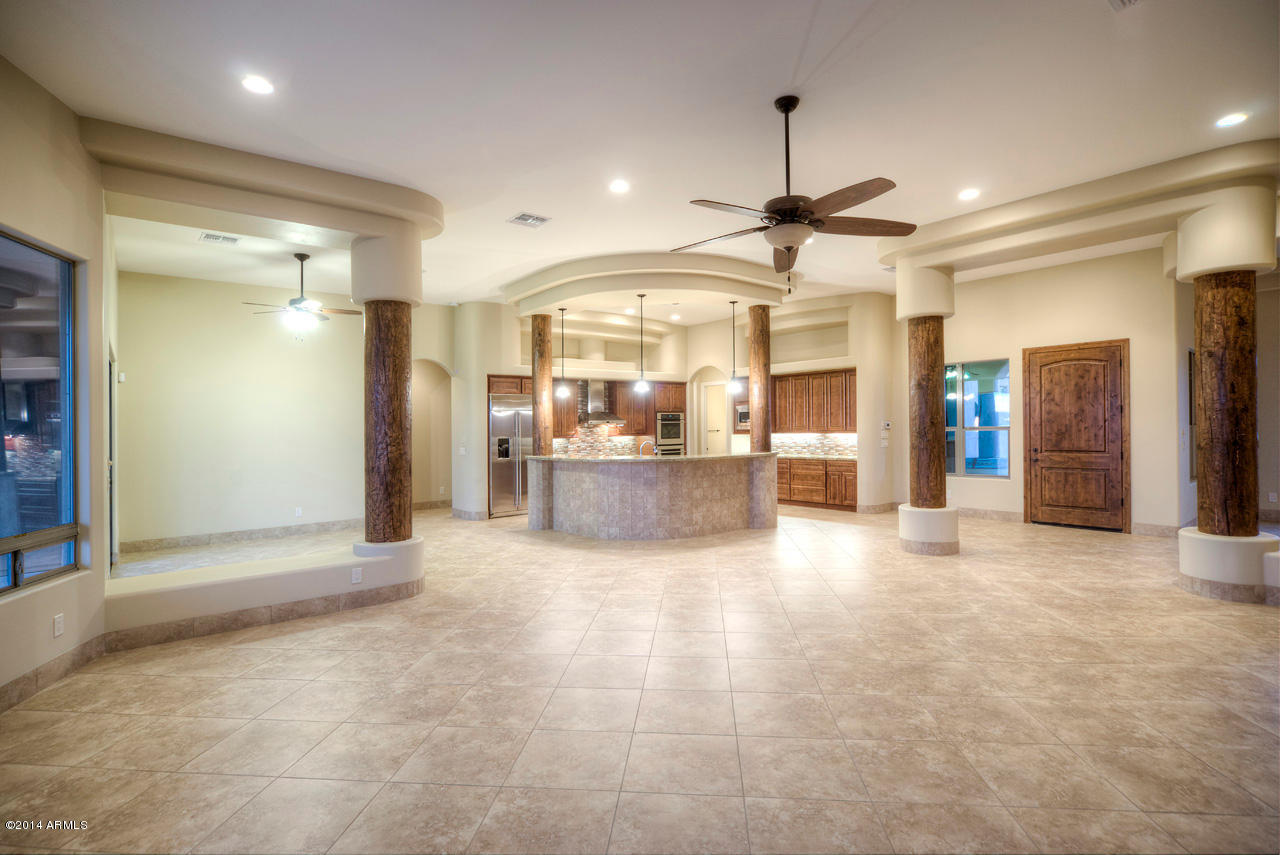 823 East Irvine Road Phoenix, AZ 85086 - Photo 10 of 45 Great Room & Kitchen