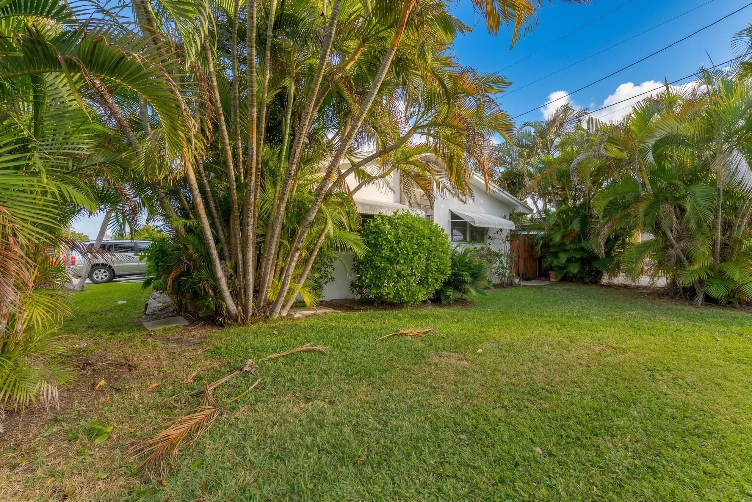 722 Ridge Road, Unit 1 Lantana, FL 33462 - Photo 18 of 20 a view of backyard with green space
