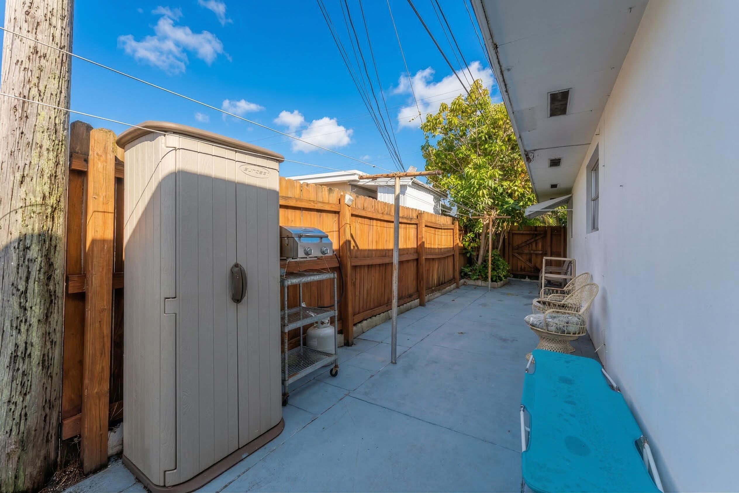 722 Ridge Road, Unit 1 Lantana, FL 33462 - Photo 19 of 20 a view of a porch