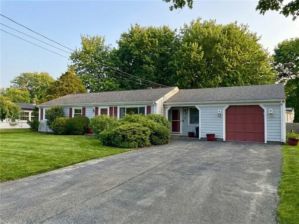 $575,000 | 9 Spruce Avenue, Middletown, RI 02842
