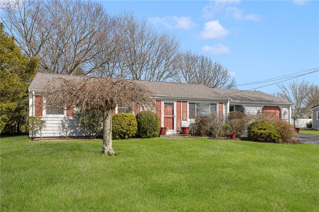 9 Spruce Avenue Middletown, RI 02842 - Photo 2 of 38
