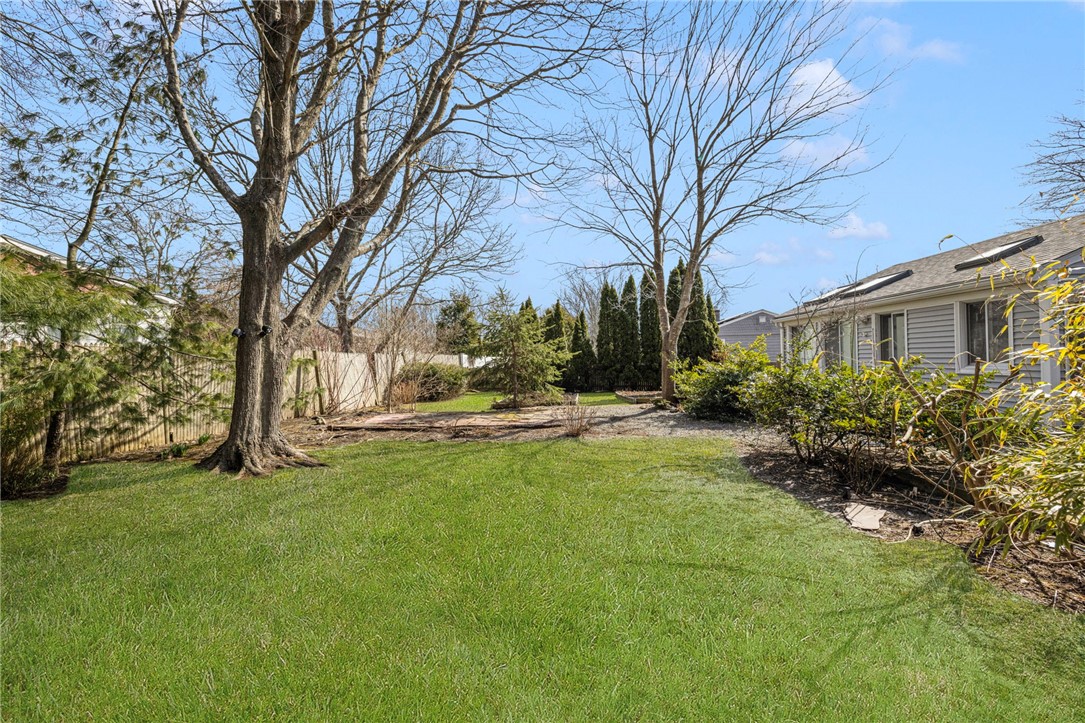 9 Spruce Avenue Middletown, RI 02842 - Photo 23 of 38