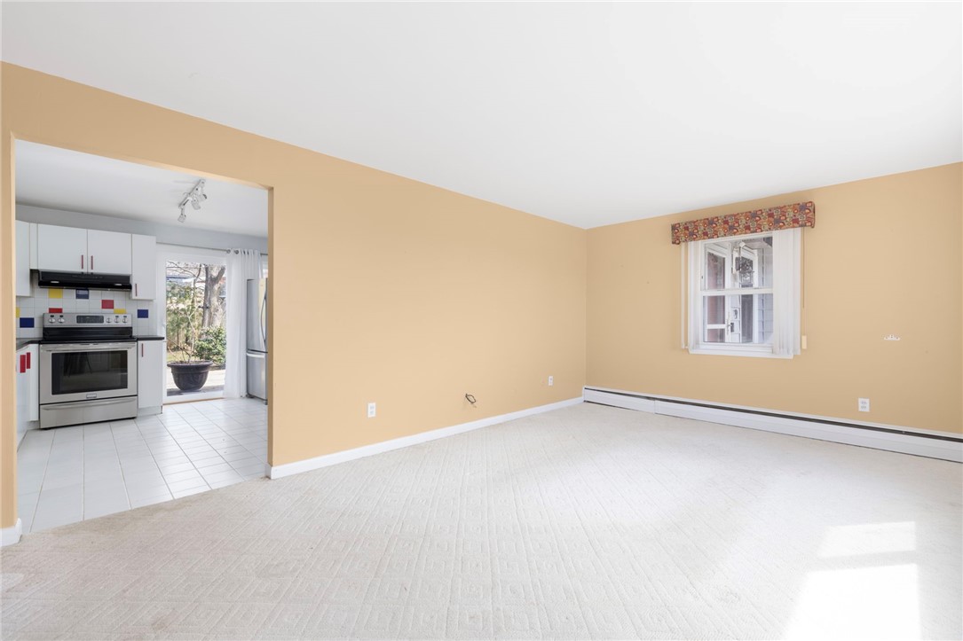 9 Spruce Avenue Middletown, RI 02842 - Photo 5 of 38 This living room is 17' x 11'3".