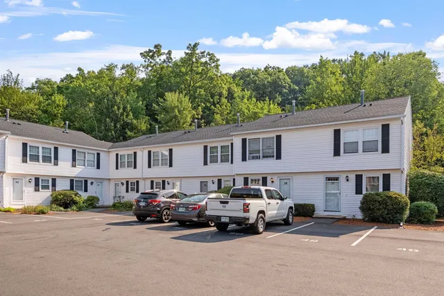 $2,300 | 50 Edward J Roy Drive, Unit 29, Manchester, NH 03104