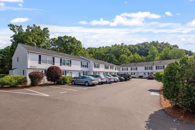 $2,300 | 50 Edward J Roy Drive, Unit 29, Manchester, NH 03104