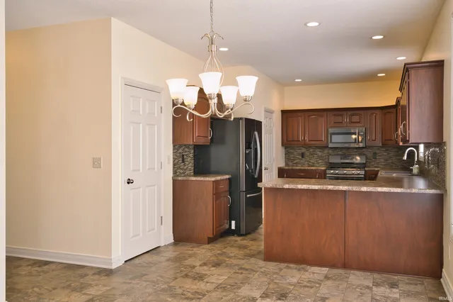 $2,700 | 625 Perolla Drive, Fort Wayne, IN 46845