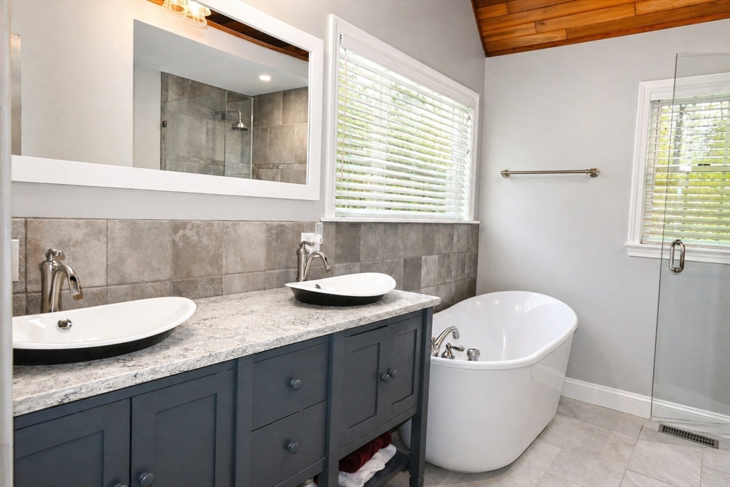 352 North Avenue Rochester, MA 02770 - Photo 18 of 41