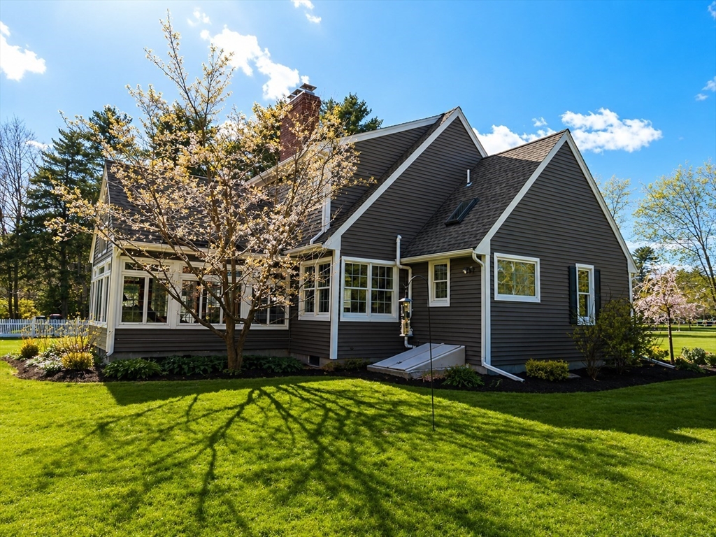 352 North Avenue Rochester, MA 02770 - Photo 4 of 41