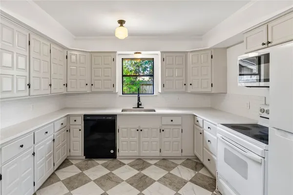 $2,200 | 10742 Kingwood Drive, Corpus Christi, TX 78410
