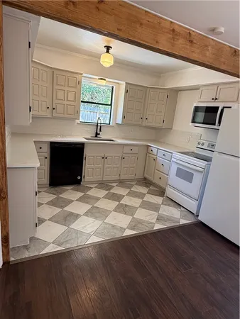 $2,200 | 10742 Kingwood Drive, Corpus Christi, TX 78410