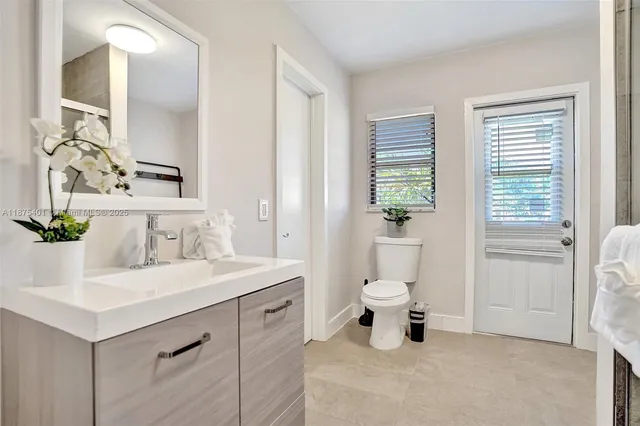 $1,230,000 | 1960 Southwest 51st Terrace, Plantation, FL 33317