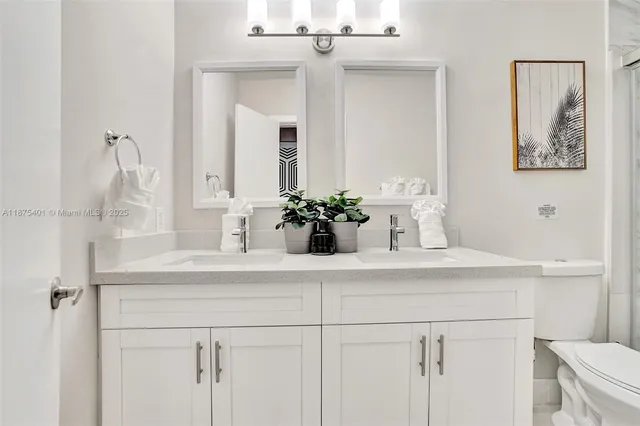 $1,230,000 | 1960 Southwest 51st Terrace, Plantation, FL 33317