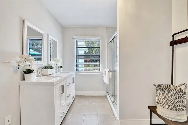 $1,230,000 | 1960 Southwest 51st Terrace, Plantation, FL 33317