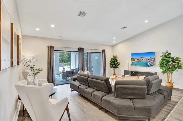 $1,230,000 | 1960 Southwest 51st Terrace, Plantation, FL 33317