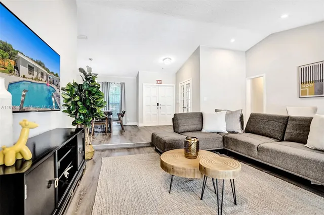 $1,230,000 | 1960 Southwest 51st Terrace, Plantation, FL 33317