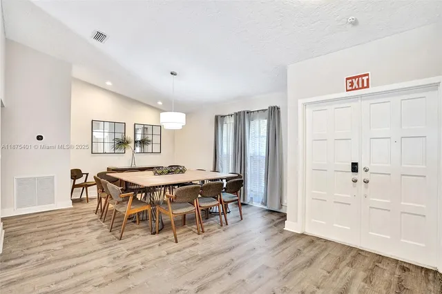 $1,230,000 | 1960 Southwest 51st Terrace, Plantation, FL 33317