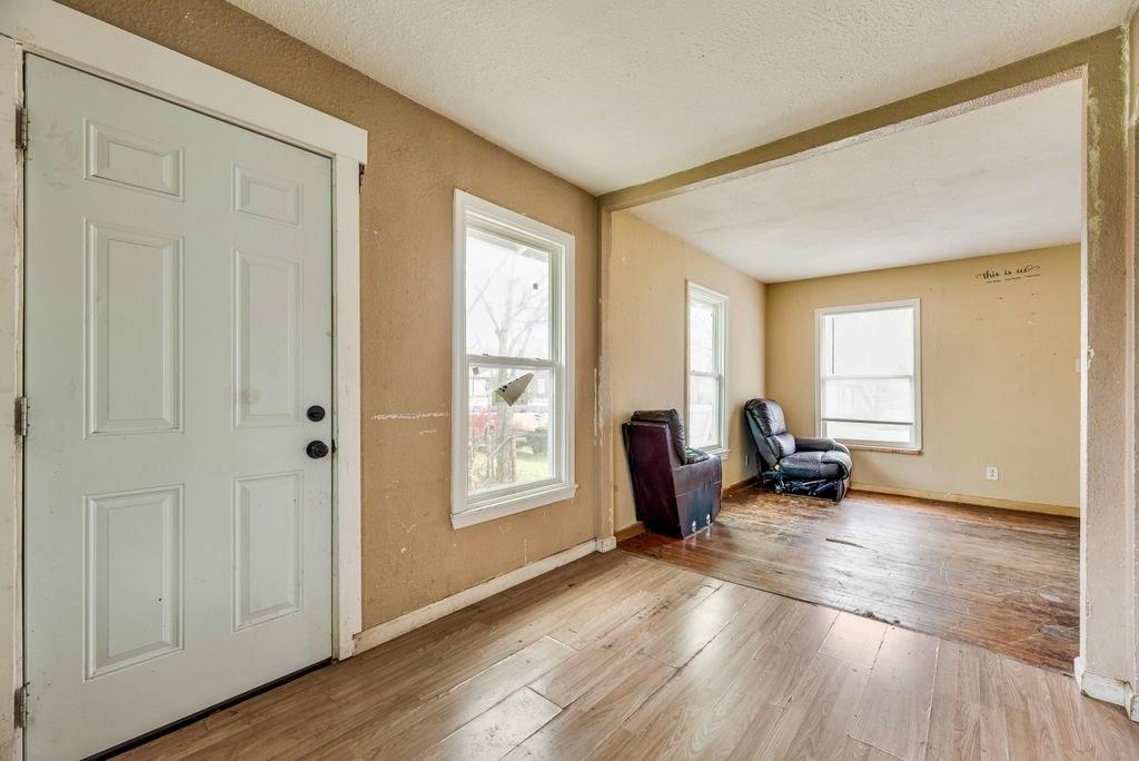 2016 Daniel Street Fort Worth, TX 76104 - Photo 11 of 25