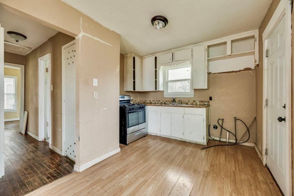 2016 Daniel Street Fort Worth, TX 76104 - Photo 12 of 25