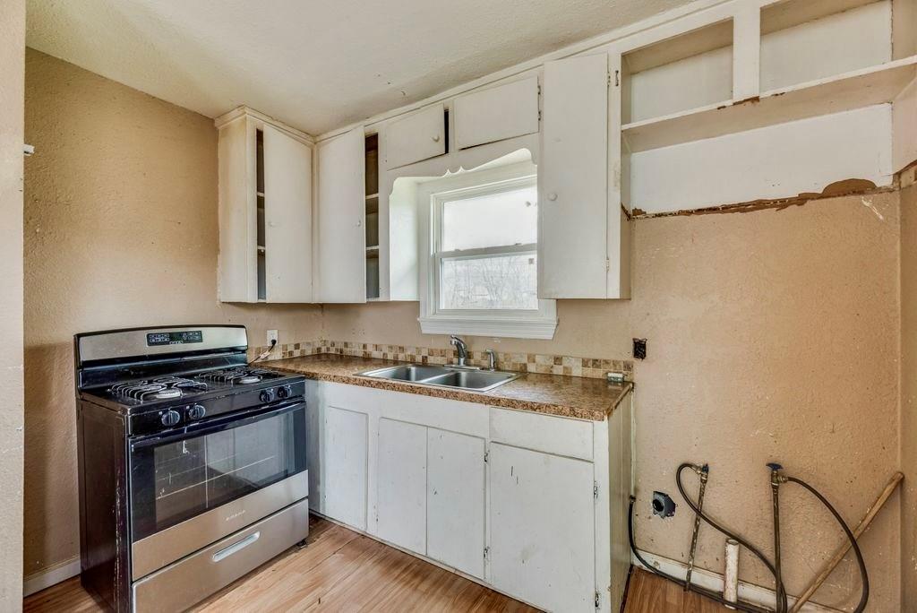 2016 Daniel Street Fort Worth, TX 76104 - Photo 13 of 25