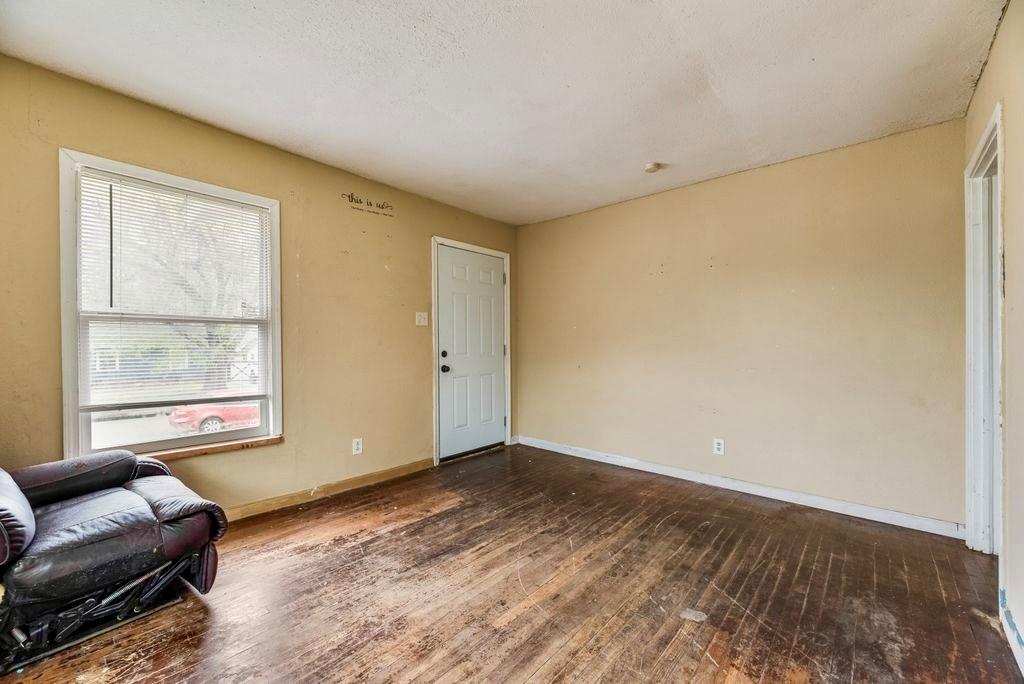 2016 Daniel Street Fort Worth, TX 76104 - Photo 7 of 25