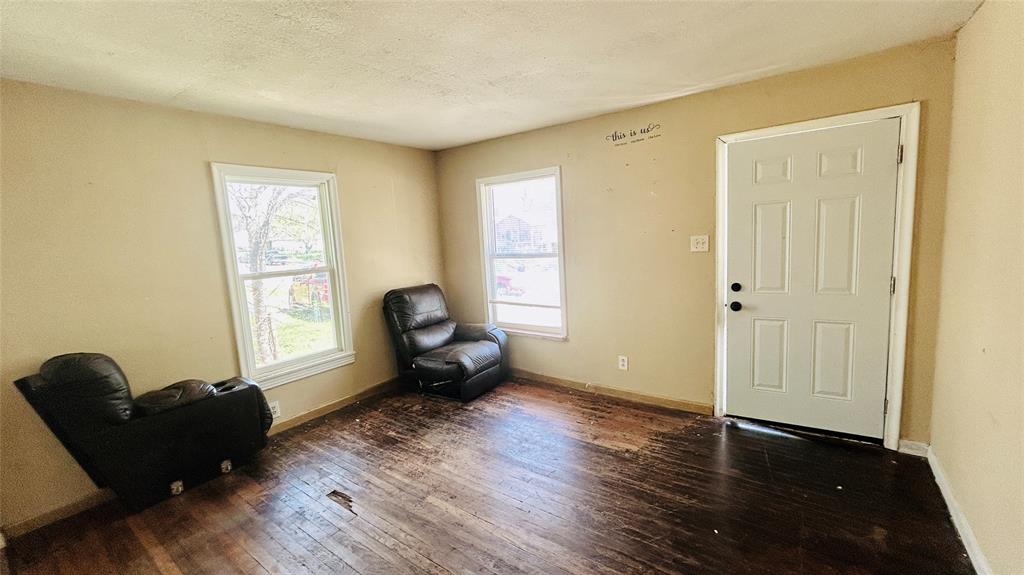 2016 Daniel Street Fort Worth, TX 76104 - Photo 8 of 25