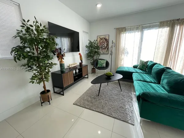 $3,530 | 302 Northwest 11th Court, Unit 302, Florida City, FL 33034
