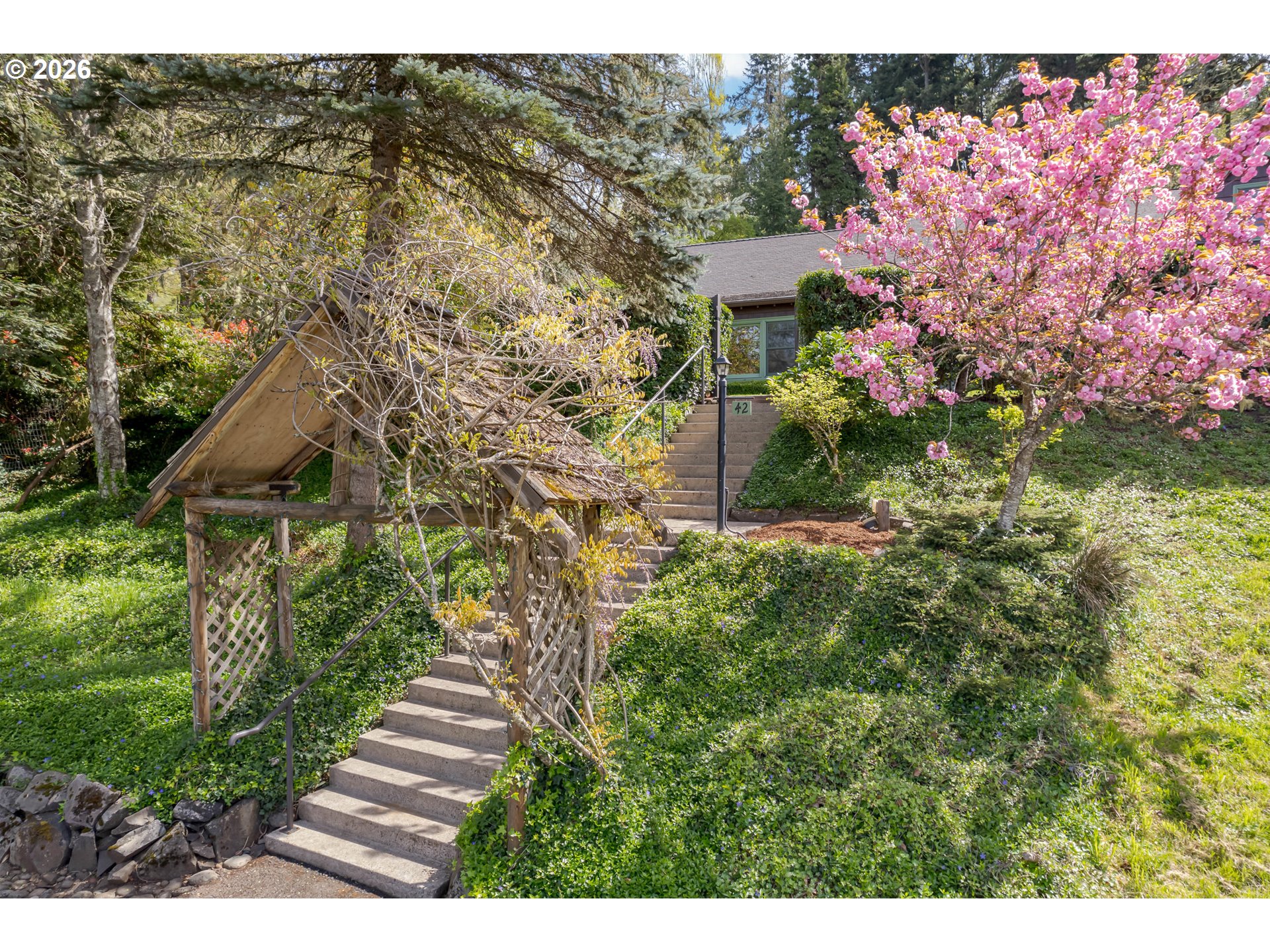 42 Ridgewood Drive Eugene, OR 97405 - Photo 2 of 48