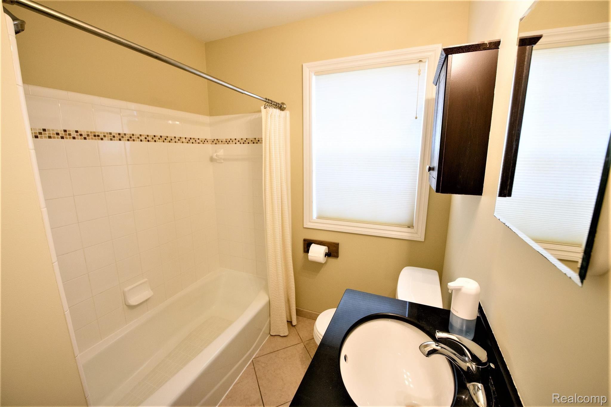 1979 Leitch Road Ferndale, MI 48220 - Photo 15 of 24 Bath 1.jpg