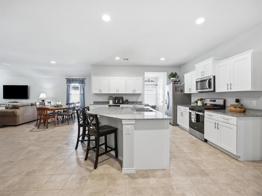 521 Bronze Circle East Springtown, TX 76082 - Photo 4 of 22 Kitchen with ample counter space and cabinets