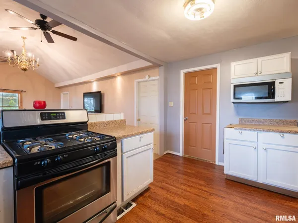 $109,900 | 7025 Township Road 1800, Wyoming, IL 61491