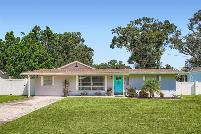 $2,800 | 4311 2nd Avenue East, Bradenton, FL 34208