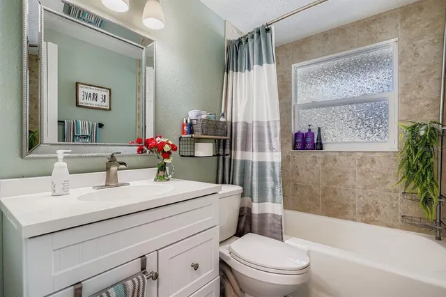 $2,800 | 4311 2nd Avenue East, Bradenton, FL 34208