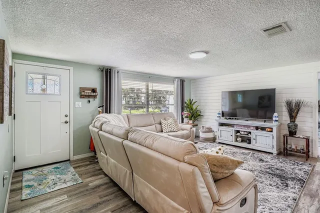 $2,800 | 4311 2nd Avenue East, Bradenton, FL 34208