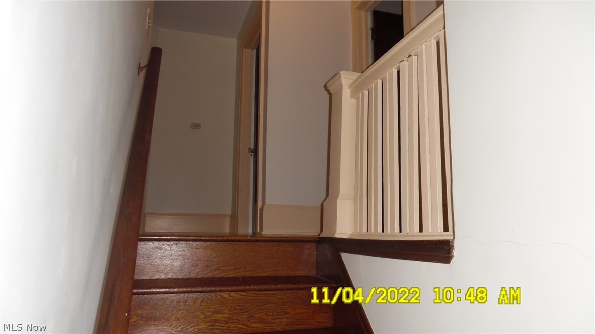 210 Edgerton Road Akron, OH 44303 - Photo 11 of 25 Upstairs From Walk Way