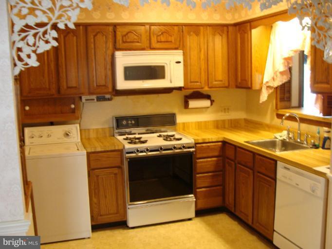 7203 Layton Drive Springfield, VA 22150 - Photo 2 of 22 Kitchen