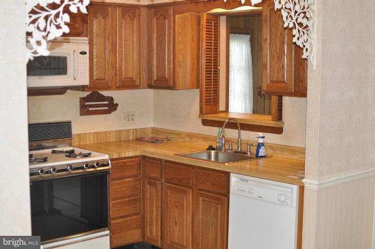 7203 Layton Drive Springfield, VA 22150 - Photo 8 of 22 Kitchen