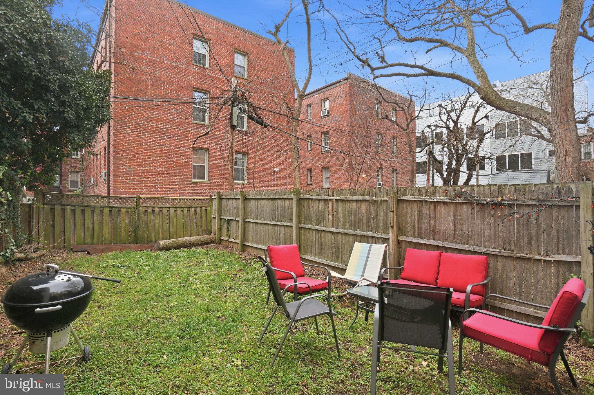 1440 Fairmont Street Northwest, Unit 3 Washington, DC 20009 - Photo 20 of 21 a backyard of a house with table and chairs