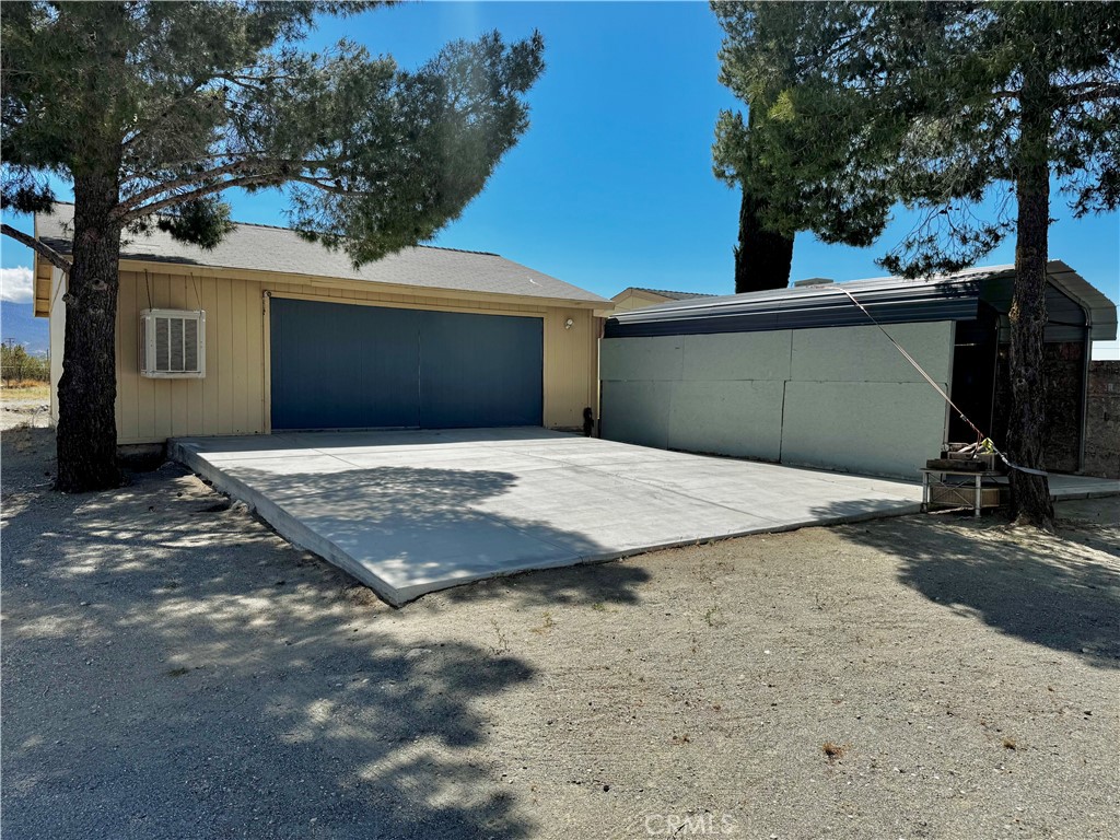 2775 Duncan Road Phelan, CA 92371 - Photo 14 of 29 a view of a backyard of the house