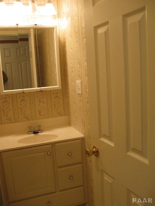 6114 West Fairview Road Peoria, IL 61607 - Photo 11 of 24 Gallery Image 11