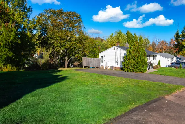 a view of a house with a yard