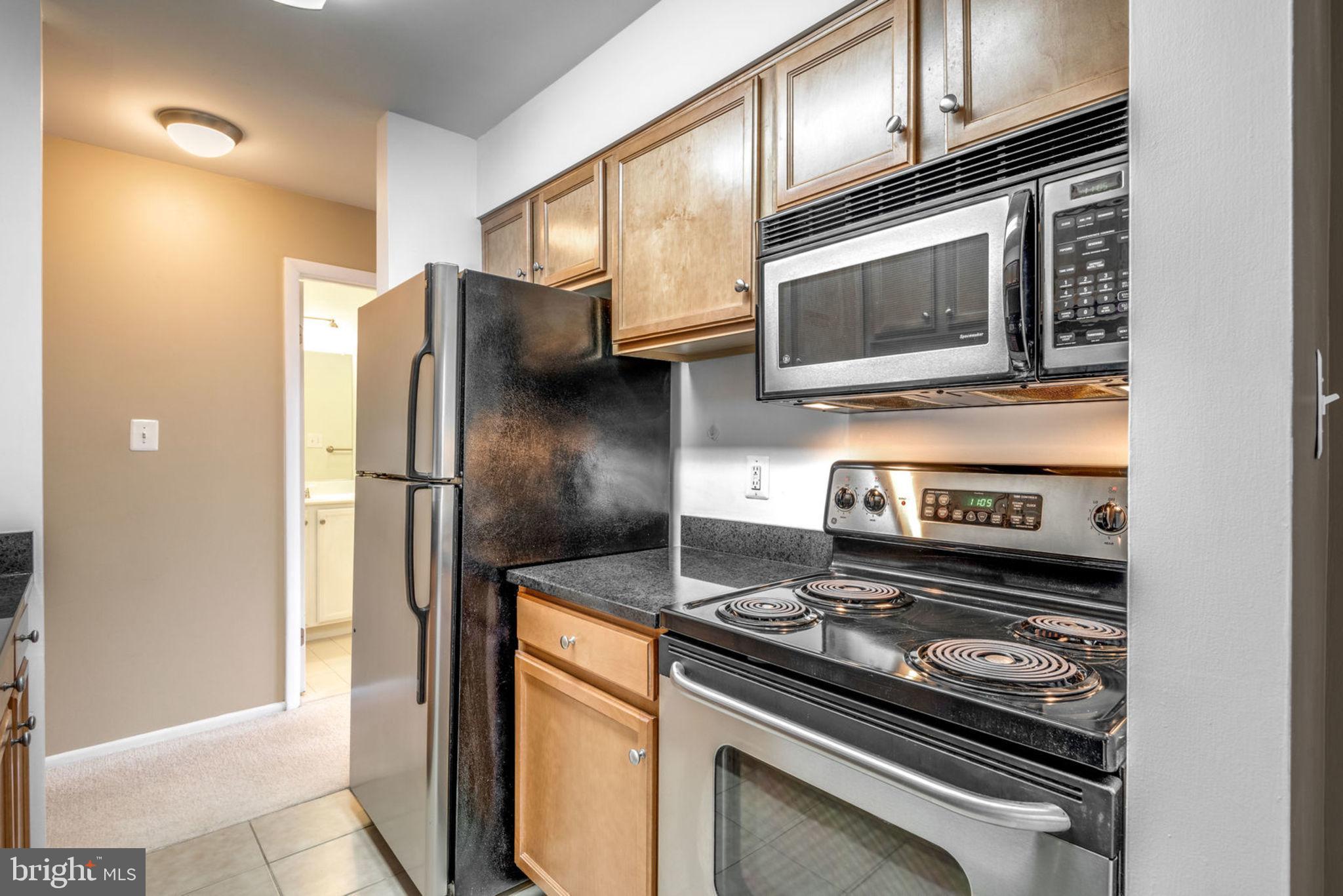 1781 Jonathan Way, Unit B Reston, VA 20190 - Photo 6 of 29 Granite counters